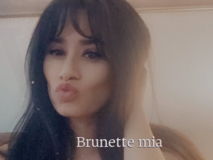 Brunette_mia