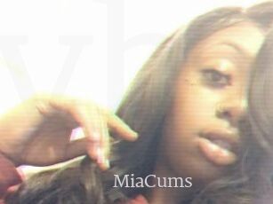 MiaCums