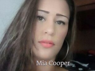 Mia_Cooper