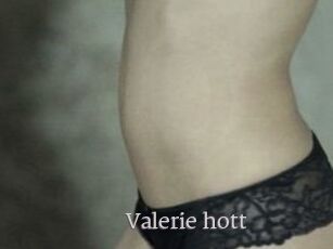 Valerie_hott